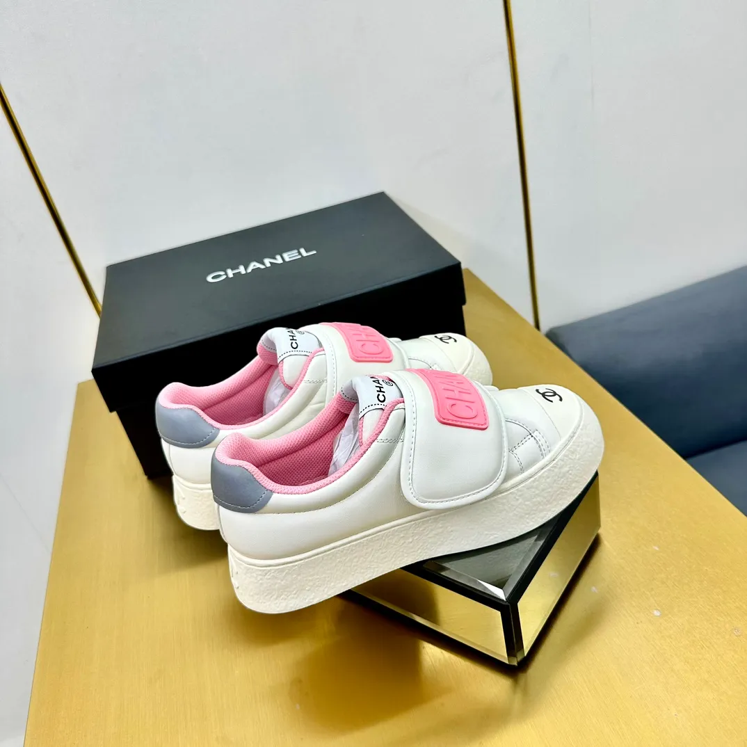 👟👟Ex-factory price 600👟👟 Chanel bread shoes ~ original calfskin panda shoes Chanel 25C latest hot style panda black and white sports shoes casual sneakers Xiaoxiang hot item classic black and white panda color coco girls must pay Fabric: original custom mixed sheepskin lining: original imported breathable mesh lining outsole: Original molded rubber + TPU combination Size: Women's 35-40